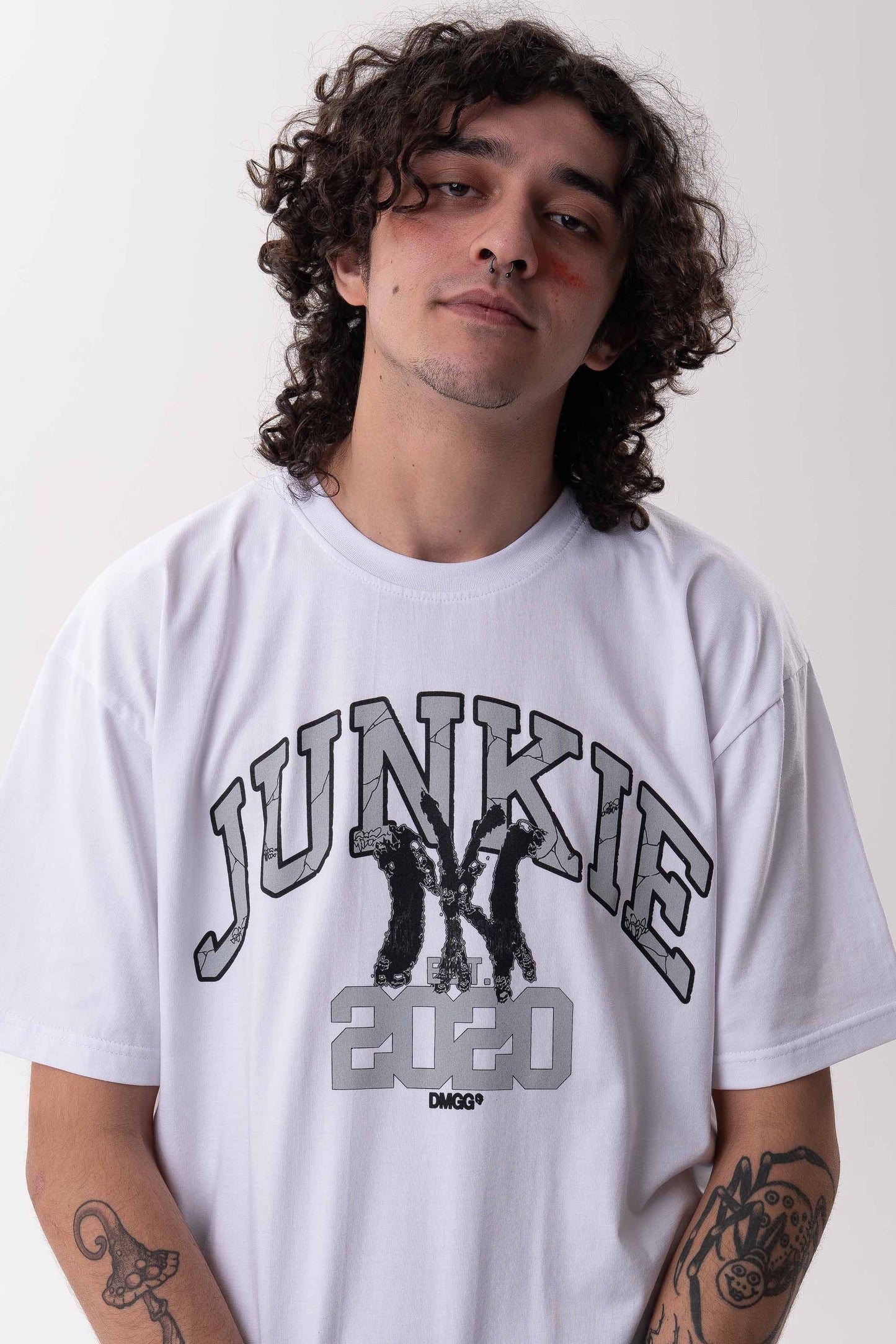 JUNKIE TEE