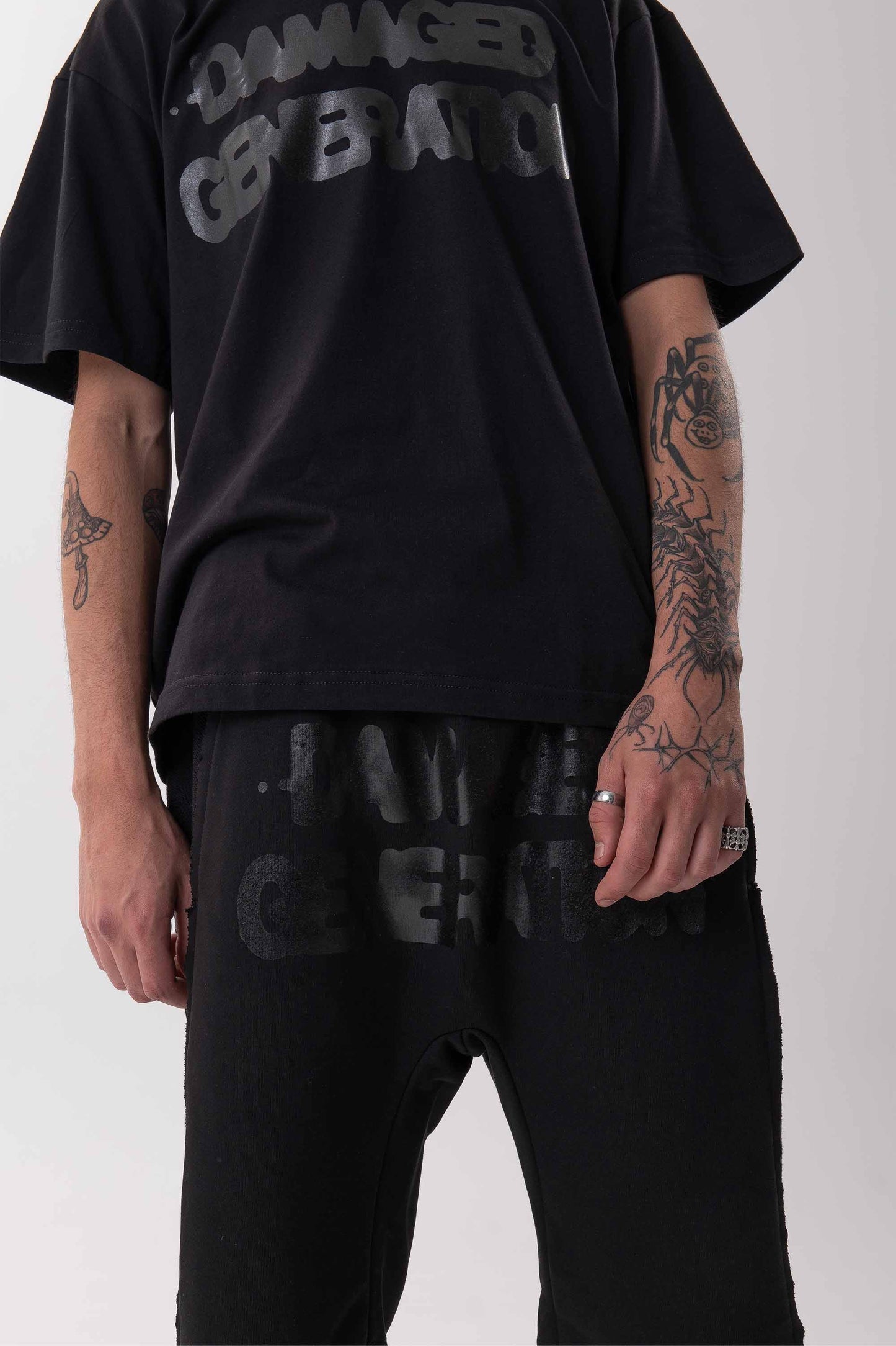 BLEED LOGO TONAL SHORTS